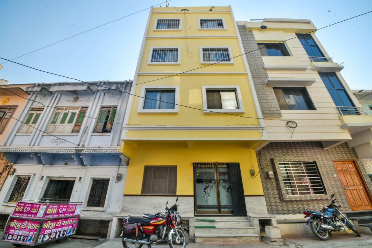 Hotel Vinayaka Nāthdwāra Extérieur photo