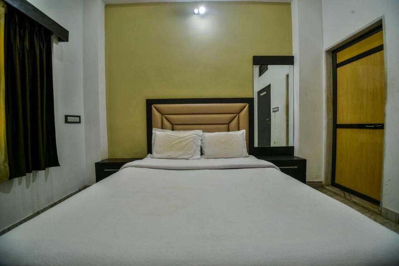 Hotel Vinayaka Nāthdwāra Extérieur photo