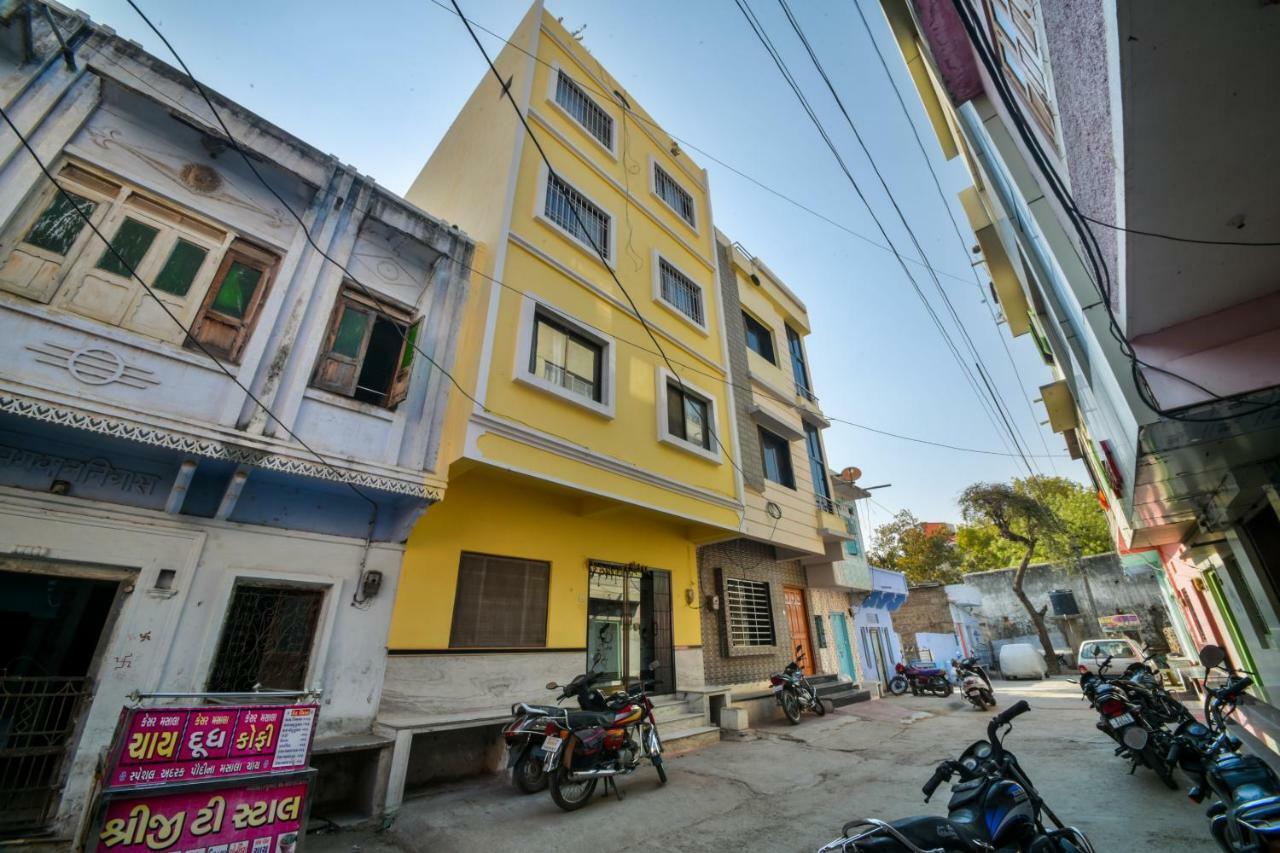 Hotel Vinayaka Nāthdwāra Extérieur photo